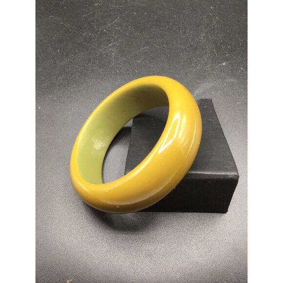 Olive Green Bakelite Bangle Chunky Domed Thick Glossy Vintage Plastic Bracelet - Picture 2 of 7